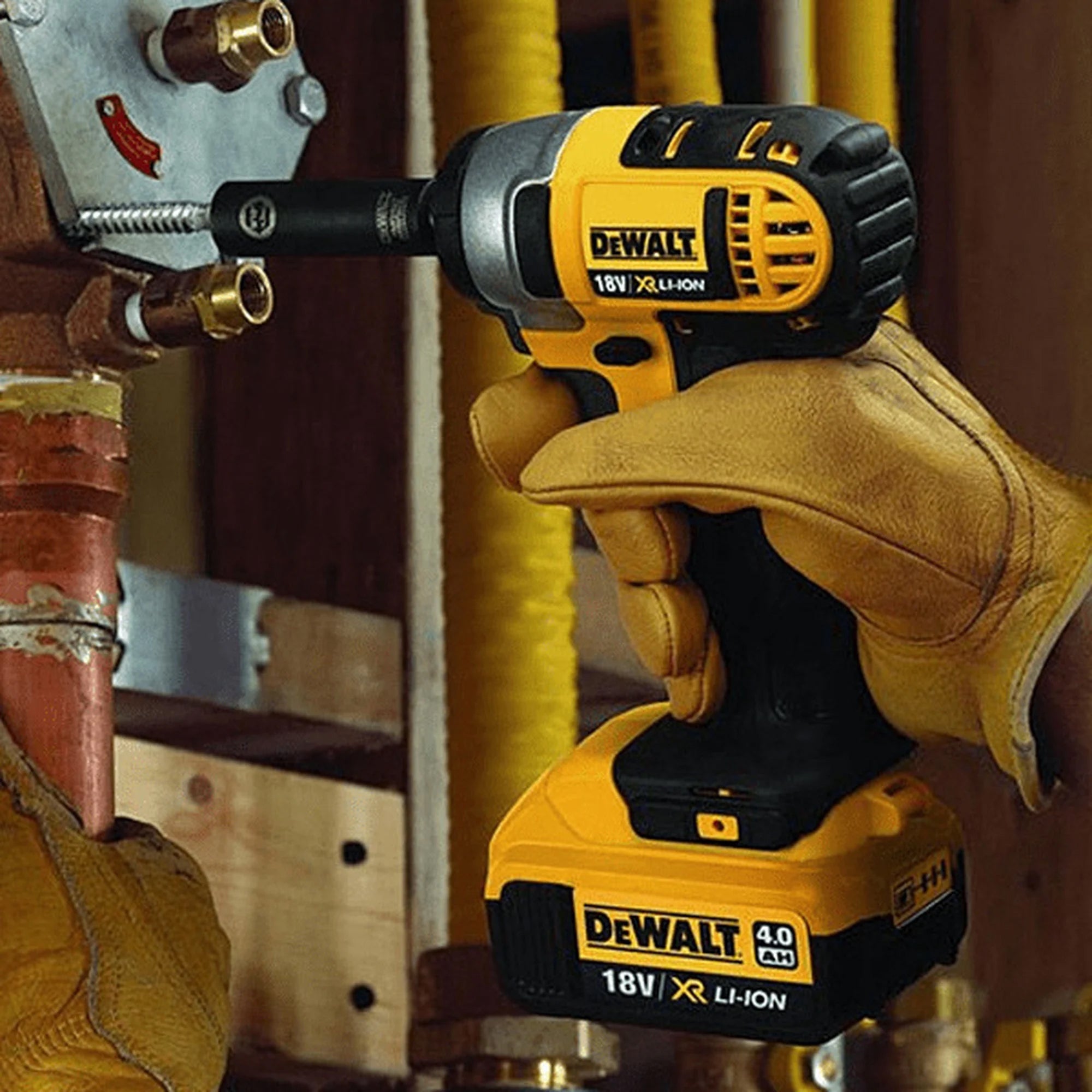 Dewalt Μπουλονόκλειδο Κρούσης 18V XR Li-Ion 1/2" με 2 μπαταρίες 4.0Ah, φορτιστή και βαλίτσα μεταφοράς.